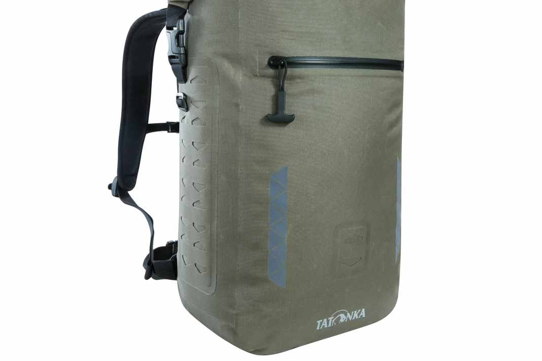 The rucksack is aimed at bike commuters who want to transport their equipment dry in all weathers. It is available in two sizes: 25 litres and 30 litres - here is the small version.