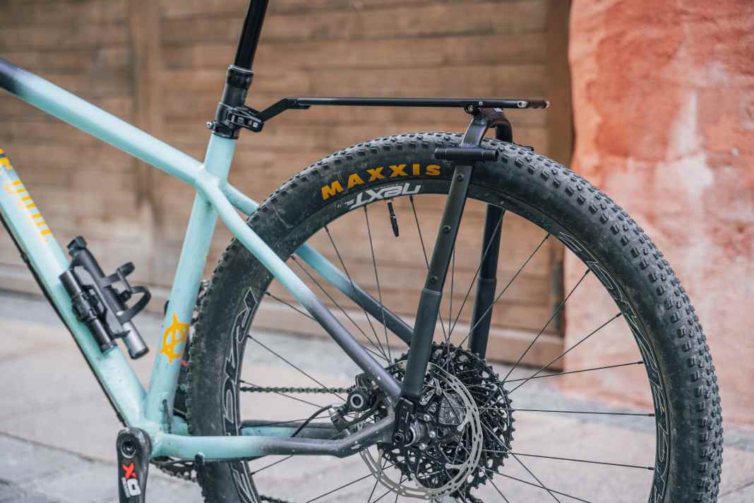 Tailfin has added a new pannier rack to its range for bike packers and commuters: the Journey Pannier Rack is lightweight yet sturdy, ultra-flexible and fitted with an innovative quick-release system. We put the aluminium rack through its paces. Photo: Stefan Frey