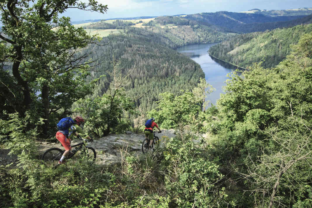 Saar und Mosel können auch Schleifen, aber nicht so spektakulär wie die Saale in Thüringen. Hier der Blick von der Teufelskanzel.
