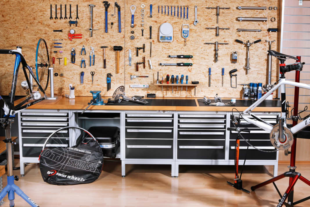 Your own bike workshop - a few things need to be prepared for the dream of your own tinkering paradise.
