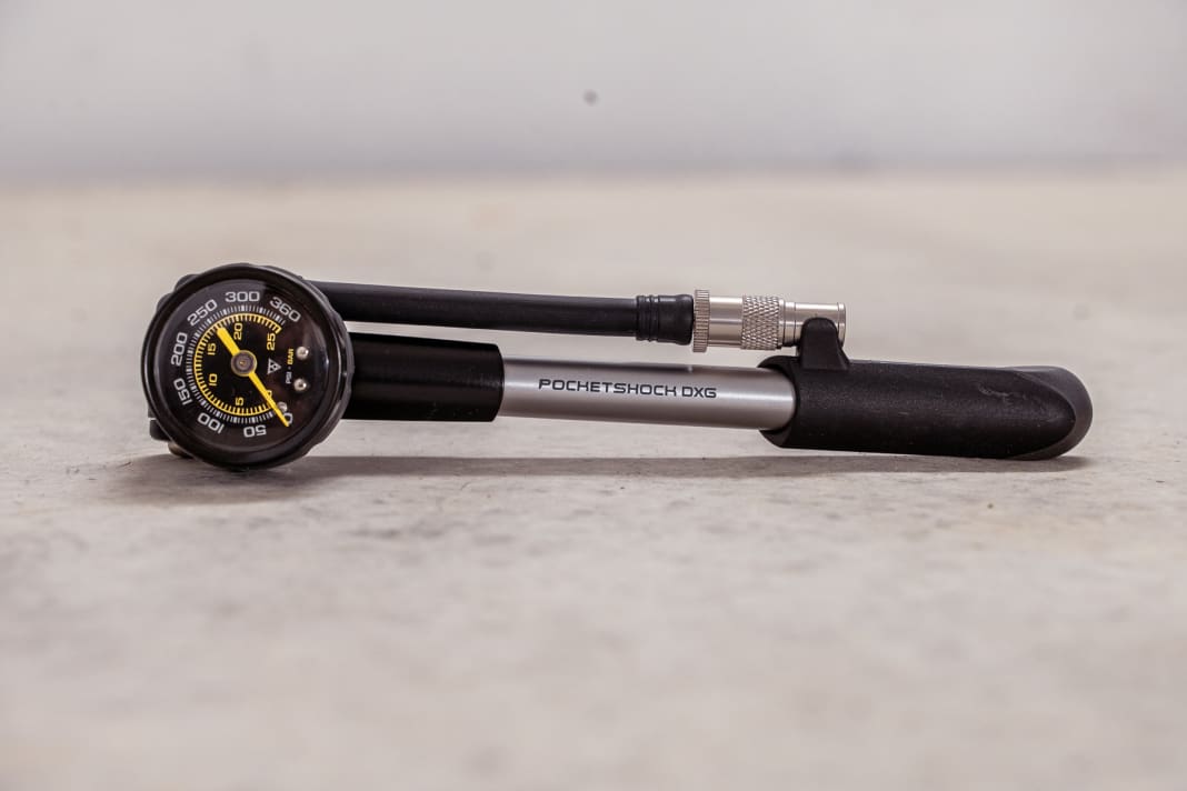 Die kleine Topeak ist die ideale Begleiterin für Touren und findet in jedem Rucksack Platz