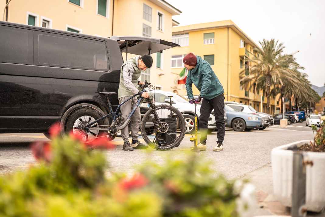 Das GT ist mit Abstand das teuerste Bike im Test. Einzige Rechtfertigung für das dickere Preisschild: der lupenreine GX-Antrieb von Sram. Wir finden jedoch: Ein hochwertigeres Fahrwerk wäre die bessere Investition gewesen.