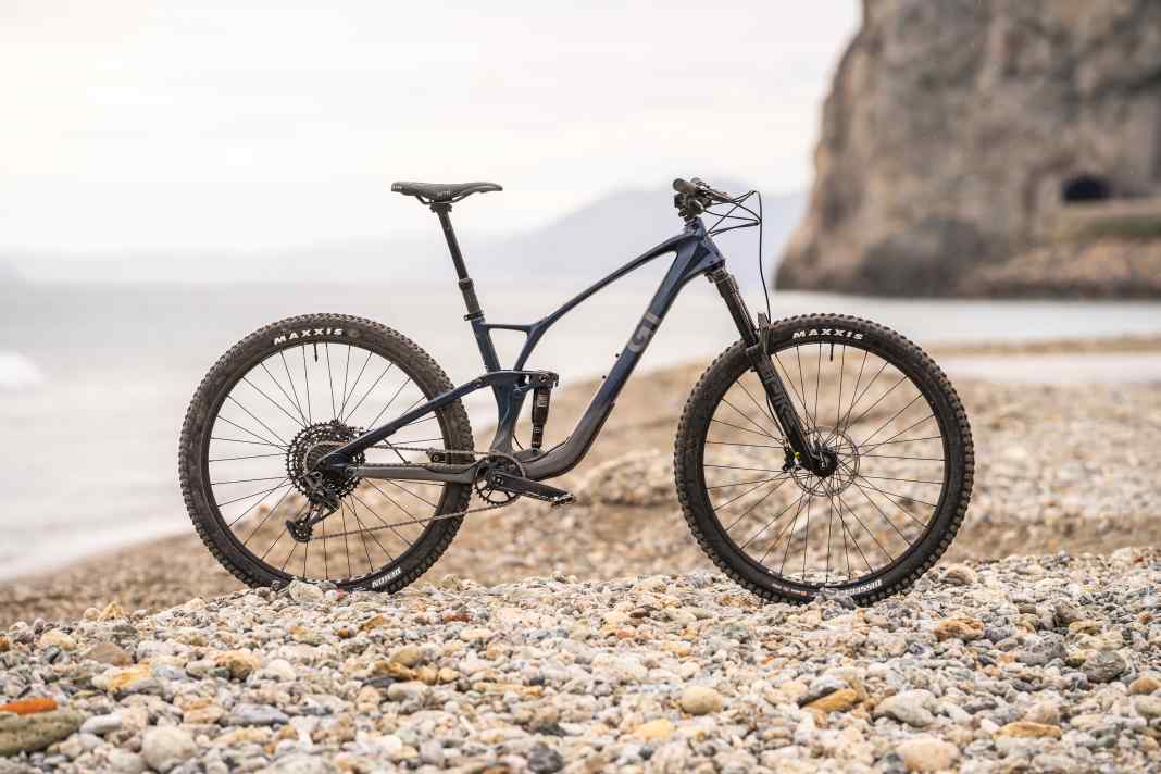GT Sensor ST Carbon Pro // 14.25 kg // 140/120 millimetre suspension travel // 29-inch // 4499 euros // carbon/aluminium