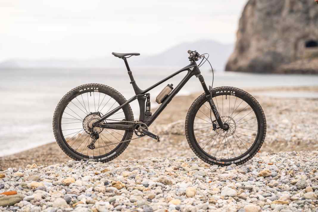 YT Izzo Core 2 // 14.27 kilos // 140/130 millimetres travel // 29-inch //carbon // 3499 euros