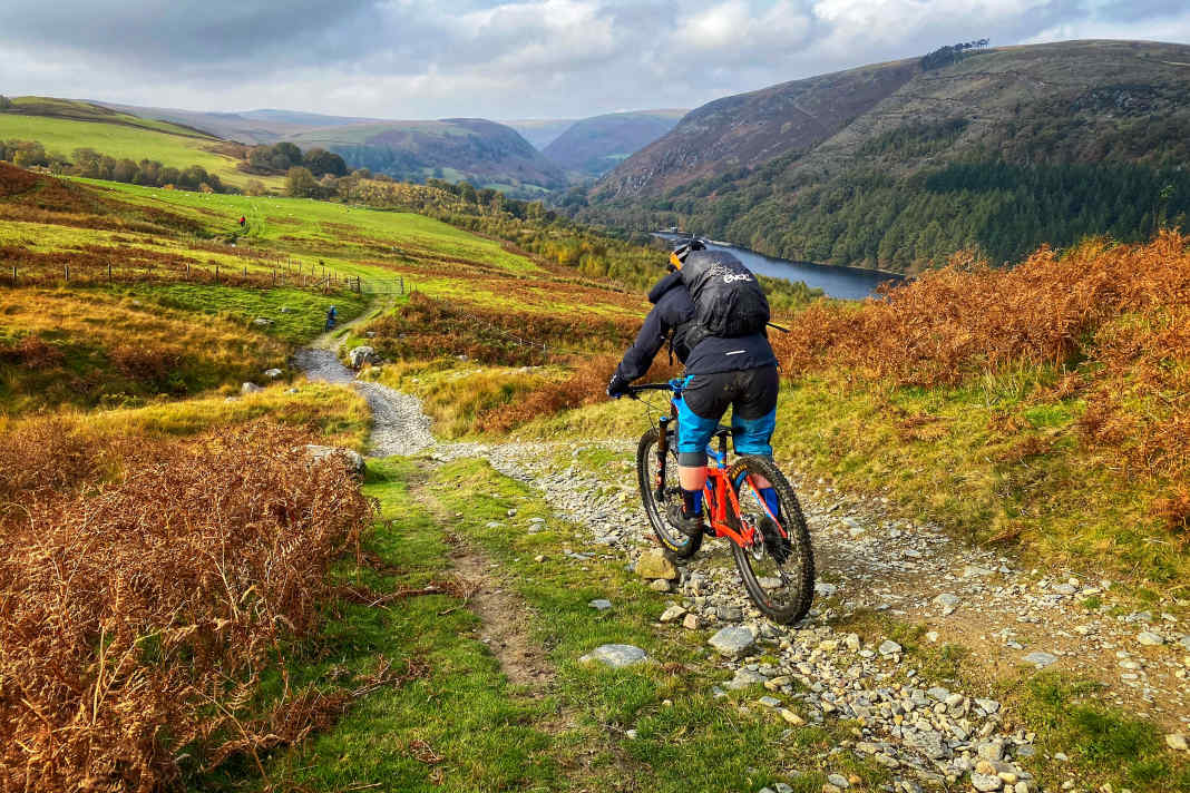 Want to visit one of the legendary trail centres in Wales? Good idea! As long as you have the right accessories at the start. You should pack these items.