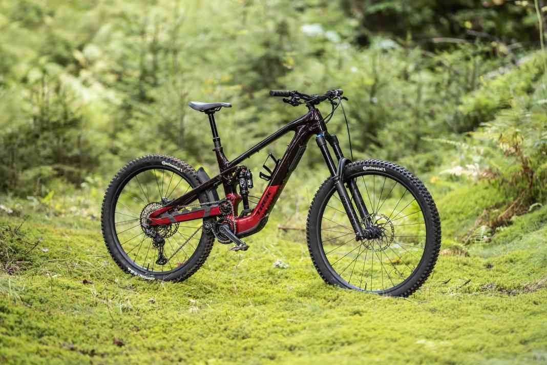 Visually and technically, the Slash+ is clearly based on the non-motorised Trek Slash. A full-throttle enduro bike.