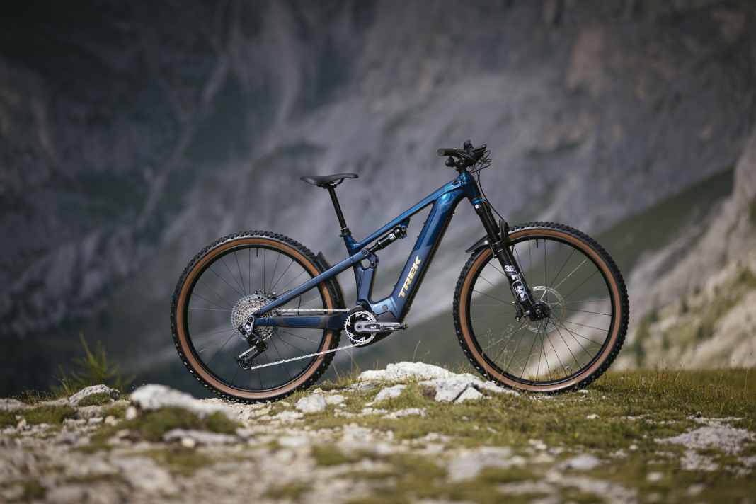 With the Powerfly+, Trek wants to appeal to commuters and touring bikers alike. The fully and hardtail also come in a model version with everyday equipment.