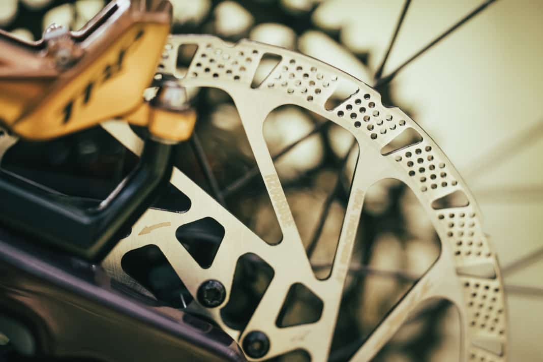 Neben den neuen Bremsanlagen präsentiert TRP für 2025 auch eine neue Bremsscheiben genannt Race Rotor.