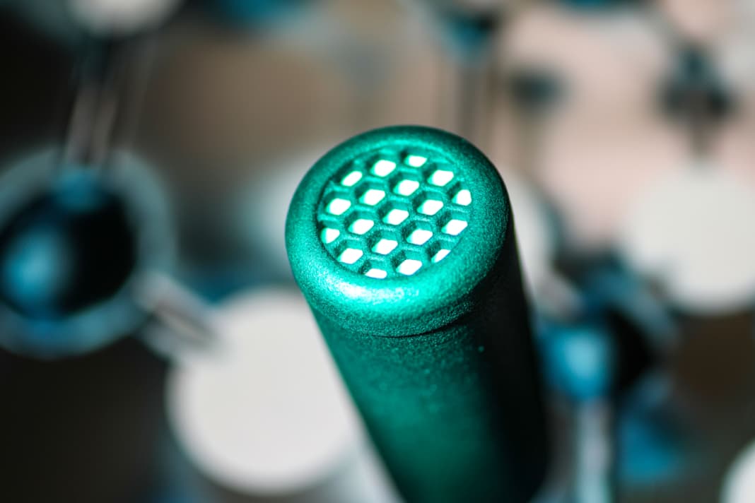 The volume spacer made of activated carbon is designed to take air suspension to a new level. TruTune promises more sensitivity, less arm pump and better utilisation of the suspension travel.