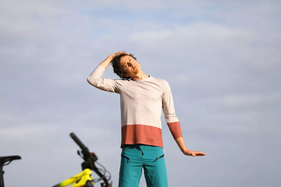 Tilting of the cervical spine