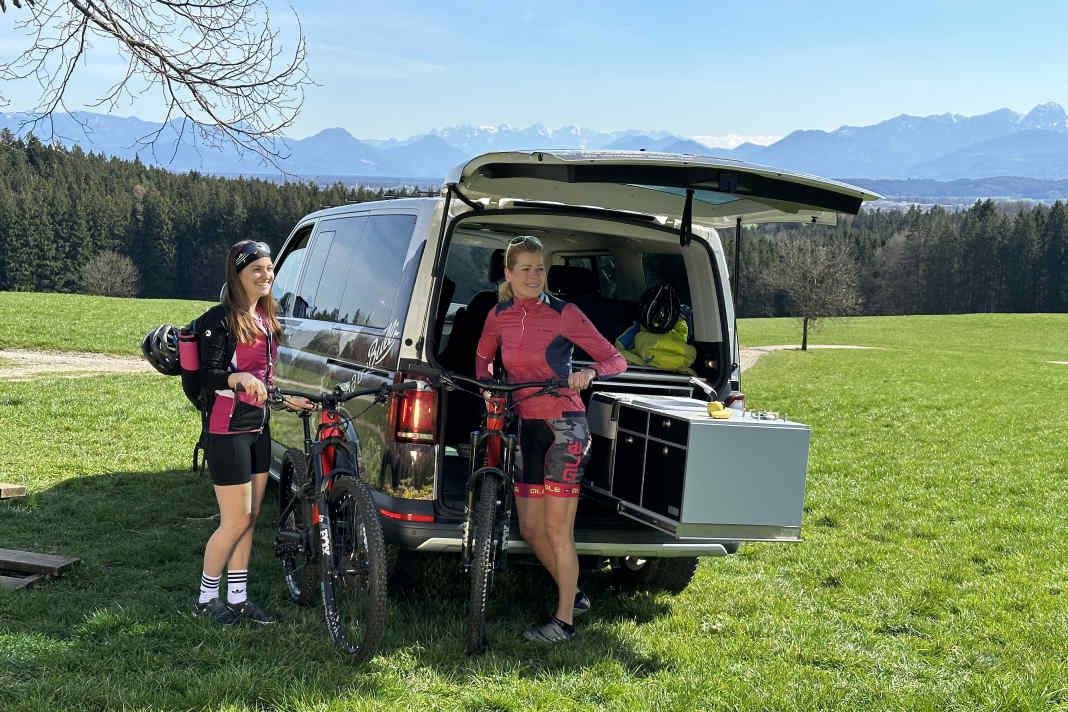 Simply turn the family caravan into a motorhome. Prefabricated elements are now available from many suppliers.