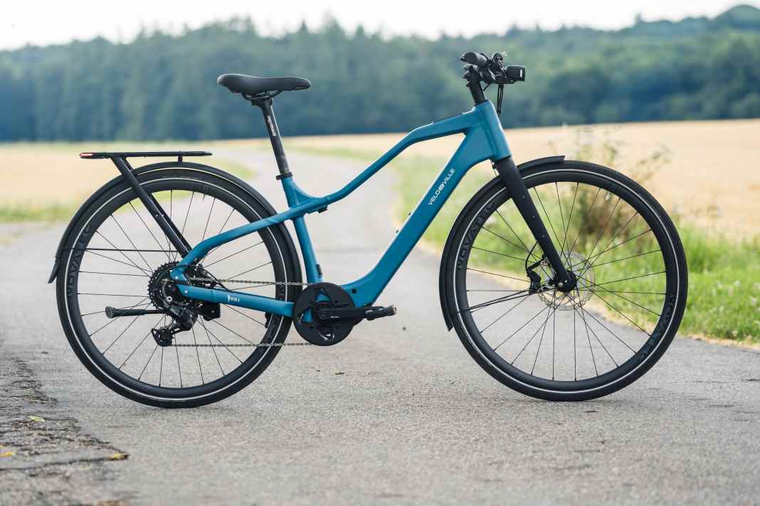 Das Velo de Ville Revo-C überzeugt als spaßiges und spritziges Stadt E-Bike mit extra starkem Motor. Preis: 4.270 Euro.