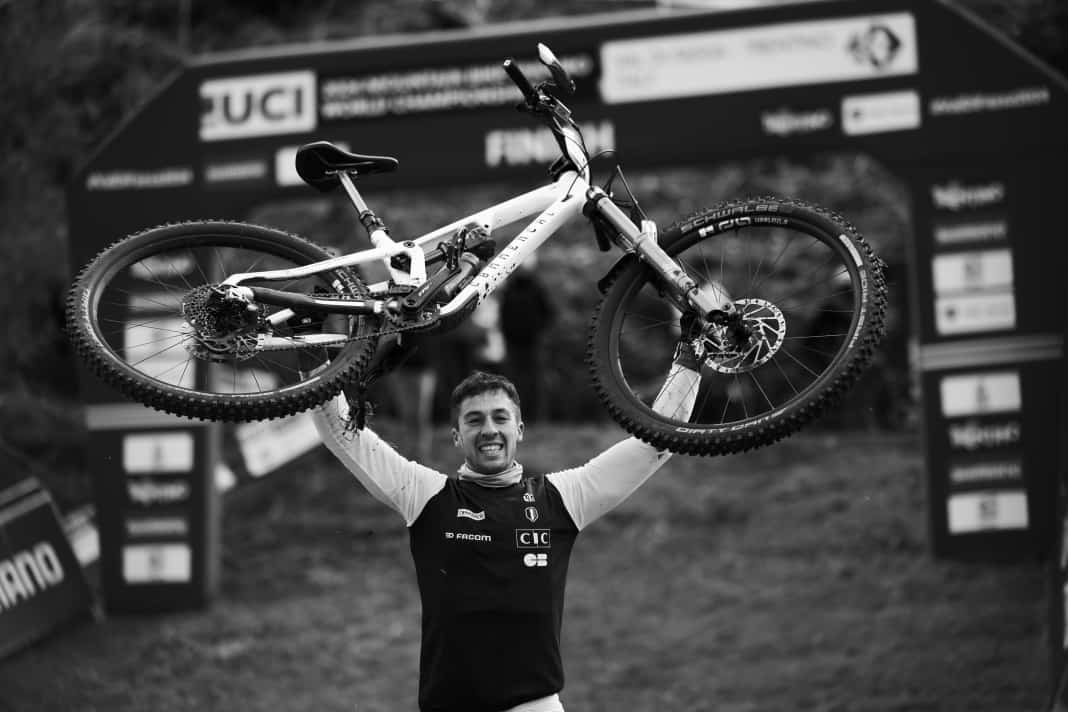 Mr. Flatpedal Alex Rudeau holte sich bei der Enduro-WM im vergangenen Jahr den Sieg. Damit zählt er auch zu den Top-Favoriten für die Saison 2025.