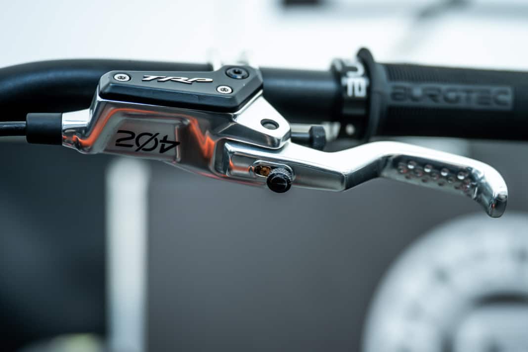 TRP is celebrating its brand anniversary with the Anniversary Edition EVO PRO. This elegant special edition, limited to 500 sets, combines World Cup styling with modern, high-performance technology.