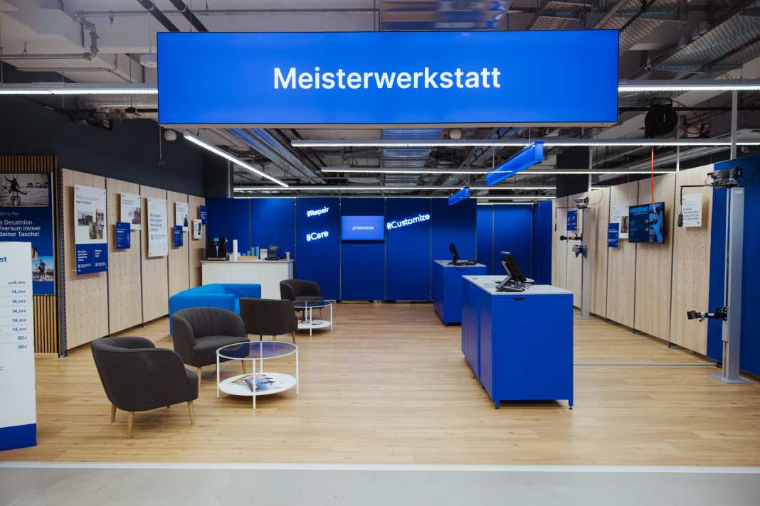 Der französische Sportartikelhersteller Decathlon möchte nachhaltiger werden - und will dafür in den kommenden Jahren Werkstätten in bis zu 10 deutschen Städten anbieten.