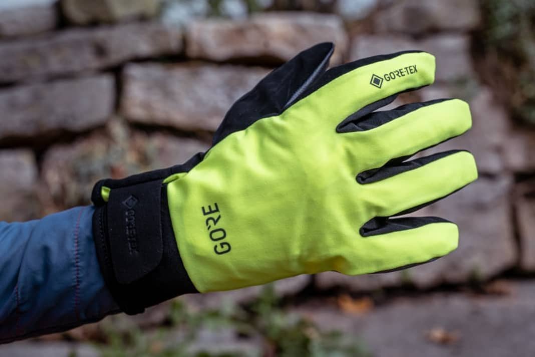 The Gore C5 GTX Thermo is a very high-quality winter glove with top weather protection.