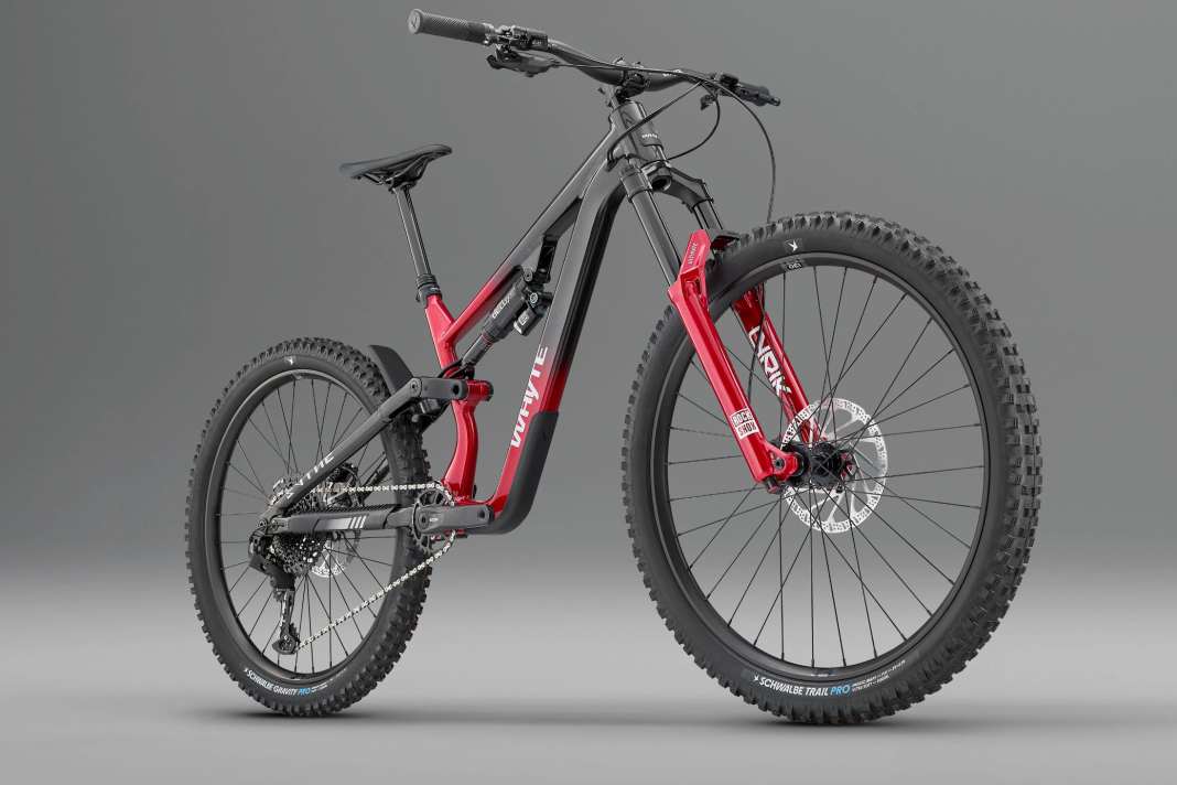 Das Highend-Modell der zweiköpfigen Modellfamilie: Die RS-Ausführung kommt für nur 4.099 Euro mit den brandneuen Ultimate-Fahrwerkskomponenten von RockShox.