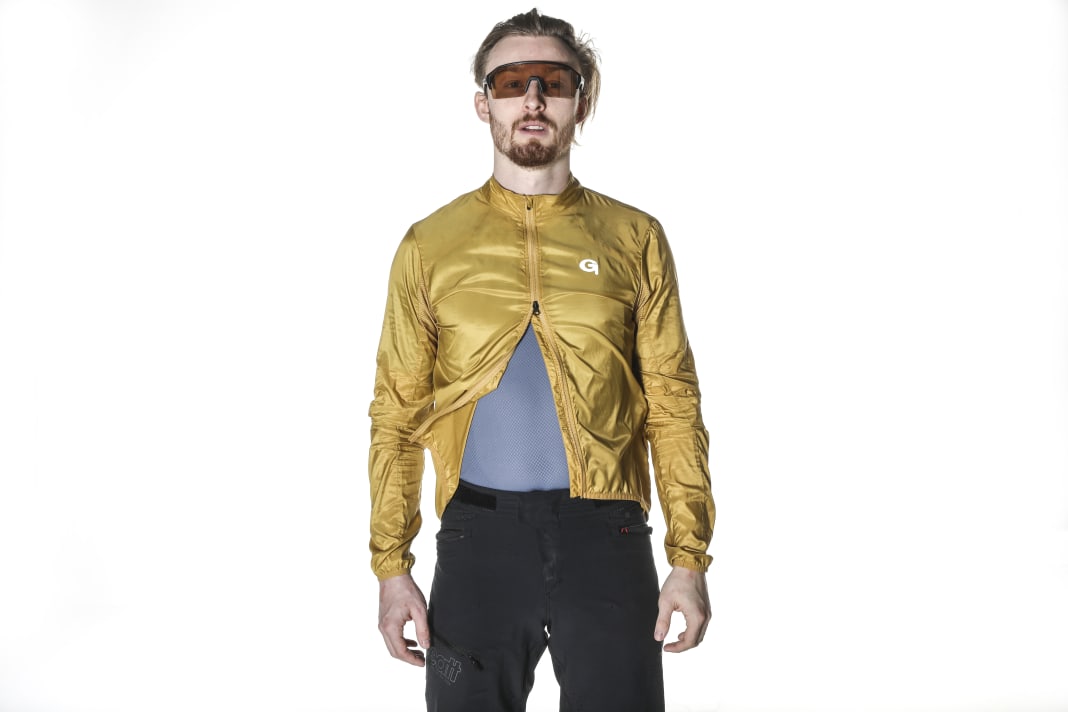 Although the Gonso is called the Road Jacket, it also works particularly well for marathon bikers