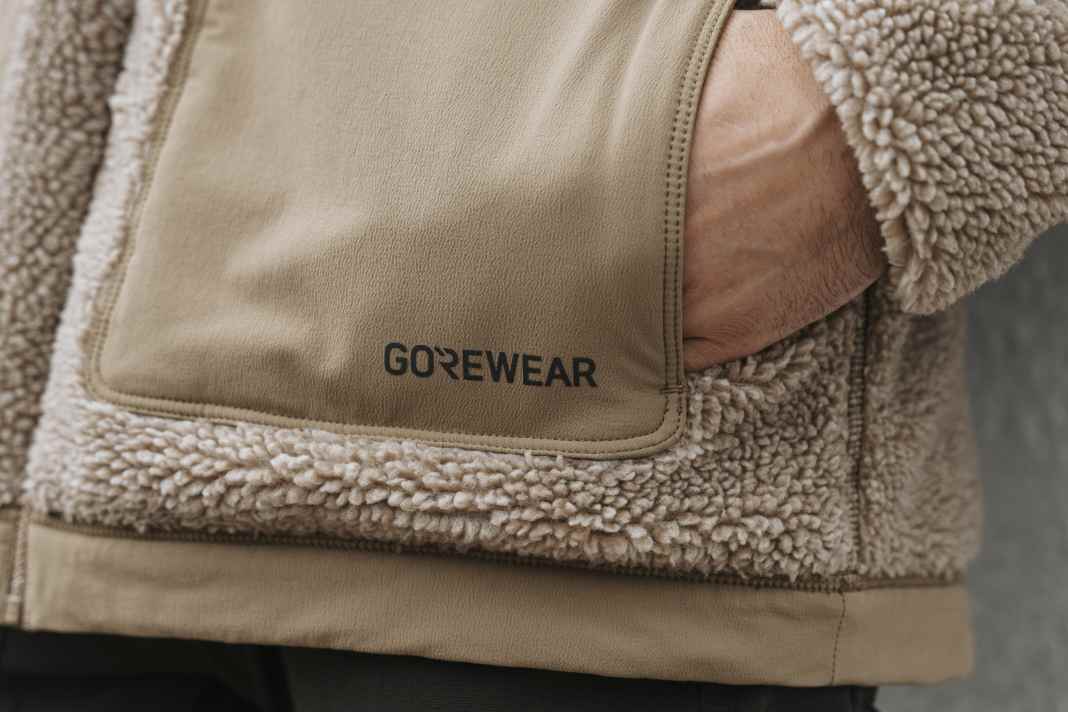 Sieht unfassbar warm aus – ist es auch: Die Jacke aus Berber-Fleece von Gorewear.