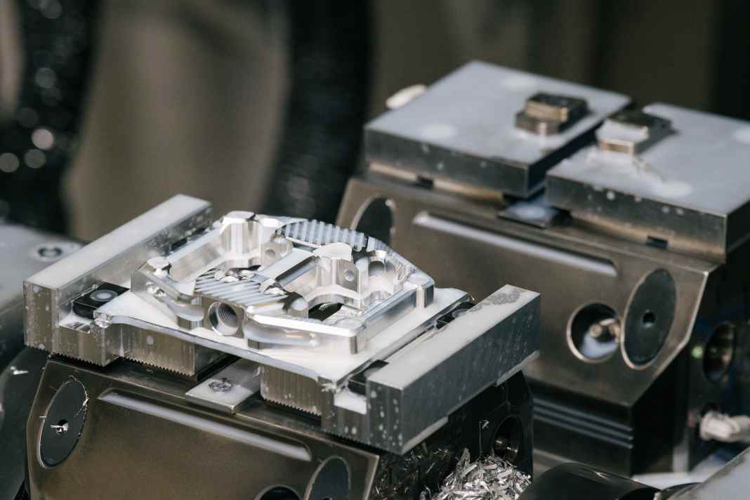 The CNC milling machines are the centrepiece of Wolf Tooth's American production. A pedal body is being produced here.