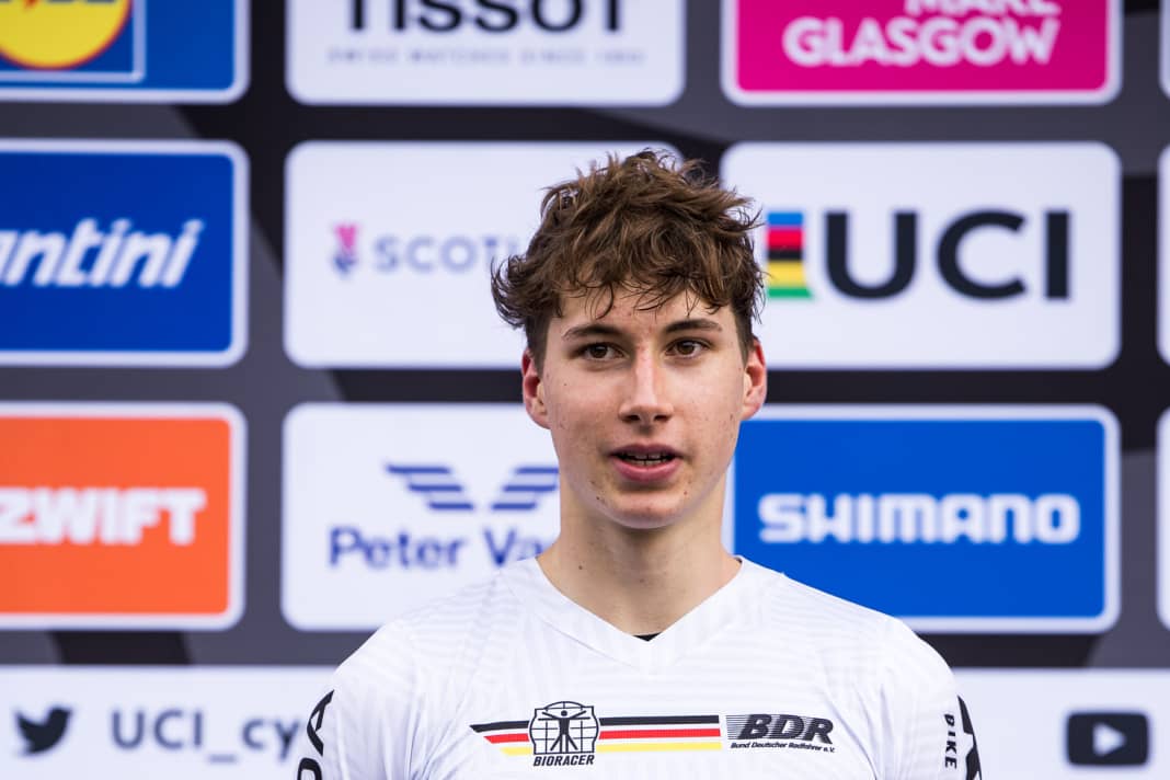 Bewegende Momente: Ganz oben auf dem Siegertreppchen: Henri Kiefer.