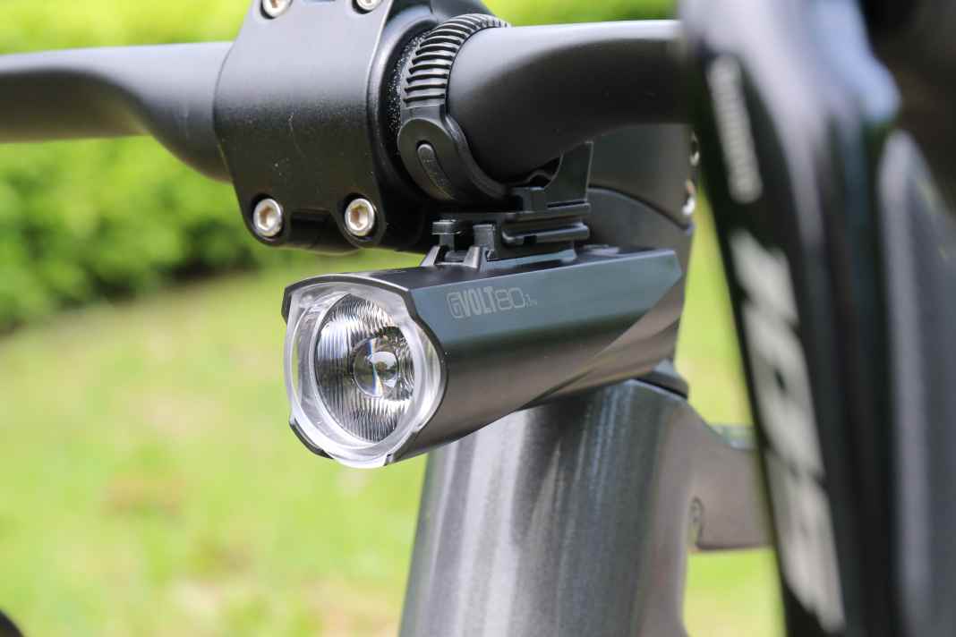 Avec le GVolt 80.1, Cateye présente la mise à jour du populaire feu avant GVolt 70.1 conforme au code de la route, avec plus de puissance et un design amélioré.