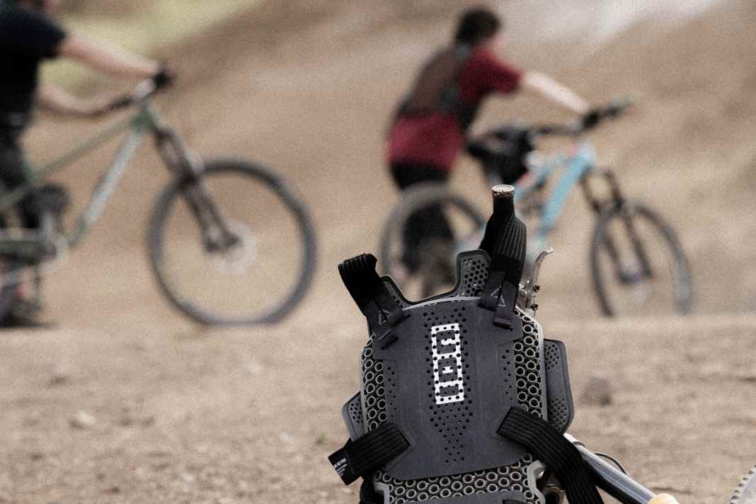 With the Arcon HD Pro, Ion has introduced a new chest protector - with Level 2 certification and biodegradable materials