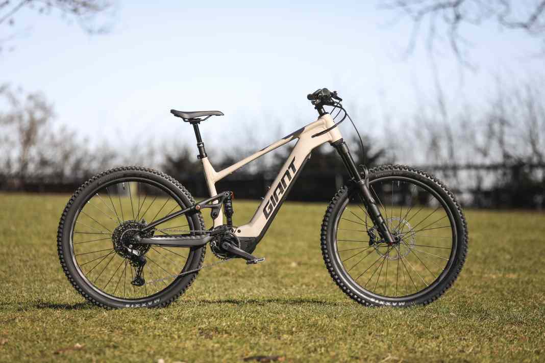 Giant Stance E+ 1 // Syncdrive Pro 3X // 800 Wh // 150/140 mm // 29 Zoll // 25,6 kg // 4499 Euro