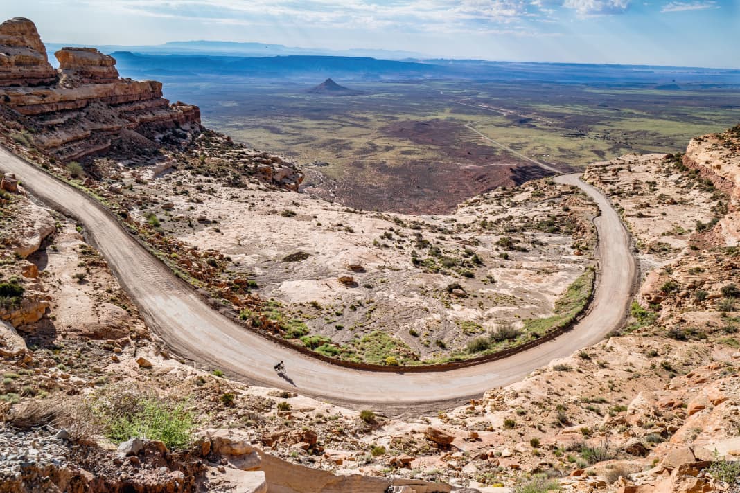 Lonely roads and gravel tracks connect the national parks in Utah