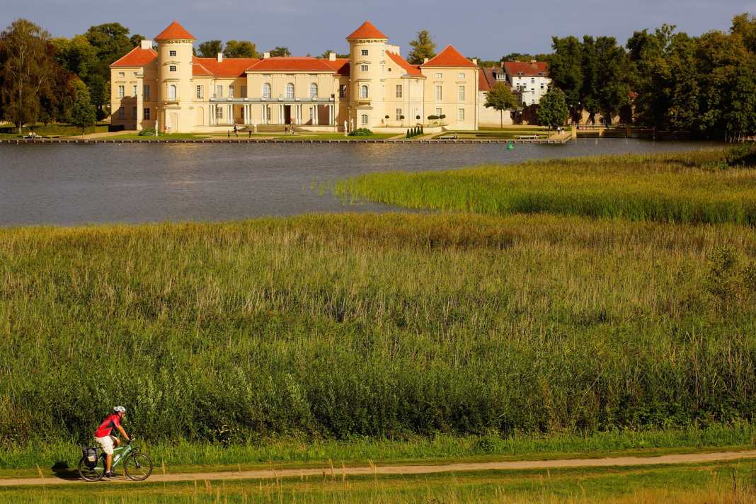 "The cabaret artist Rainald Grebe didn't exactly sing the praises of Brandenburg's "wild east" in his bitter songs. But I was more than pleasantly surprised by the varied landscape, the numerous historic and lively small towns with their cultural treasures and the well-developed cycle paths in the Havel and Neuruppin regions." - Sven Bremer