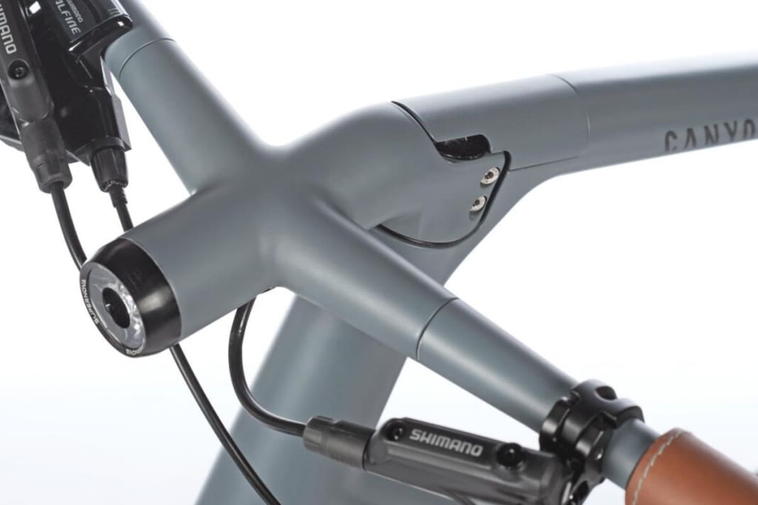 The handlebar/stem unit with integrated Supernova headlight sets new standards in system integration.