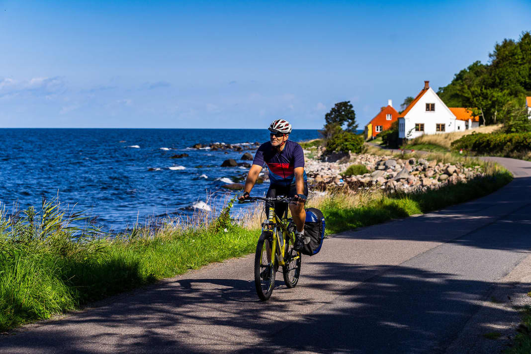 Almost always along the water: Cykelvej 10 near Helligpeder