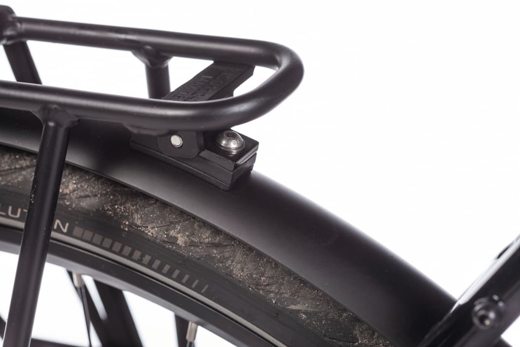 The Bull's metal mudguards are vibration-proof and very durable