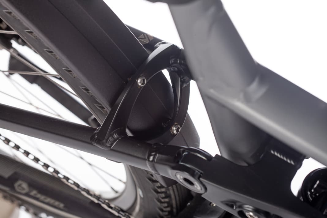 Two-point attachment of the mudguard to the Bergamont swingarm: elegant and stable