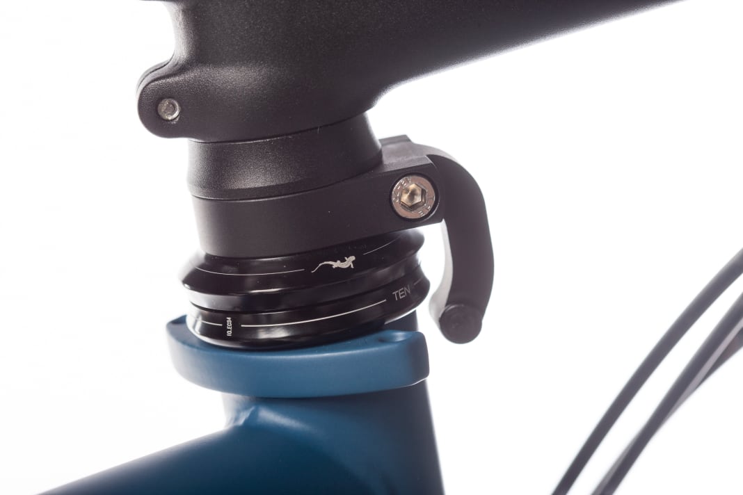 A handlebar stop prevents the handlebars from damaging the top tube in the event of a fall - on Falkenjagd, Idworx, Koga and Tout Terrain