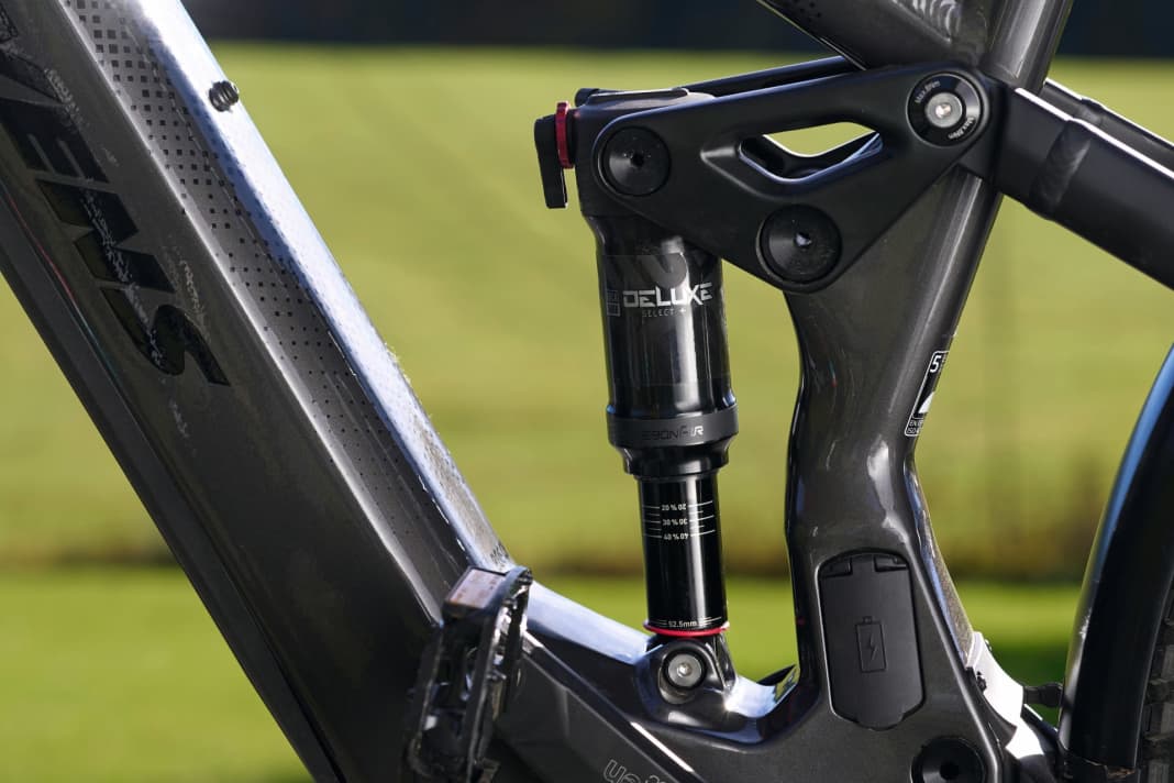 Konstruktiv aufwendig: Dämpfer-Anlenkung und Schwinge mit E-MTB-Anleihen