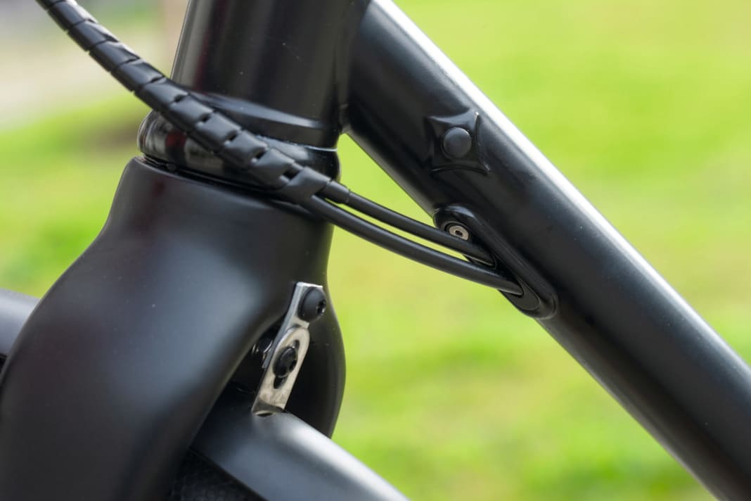 Fortschrittlich versteht 8bar das Material Stahl: Der Zugeinlass ist perfekt gearbeitet.