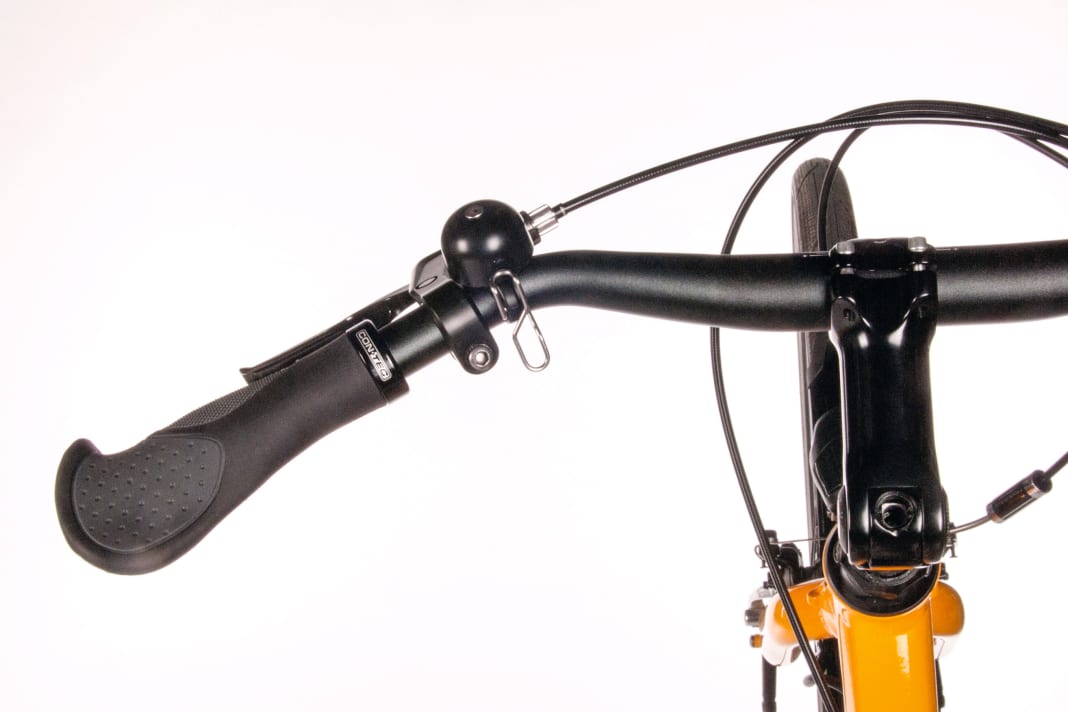 The Contoura grips take into account the changed hand position on the curved handlebars.