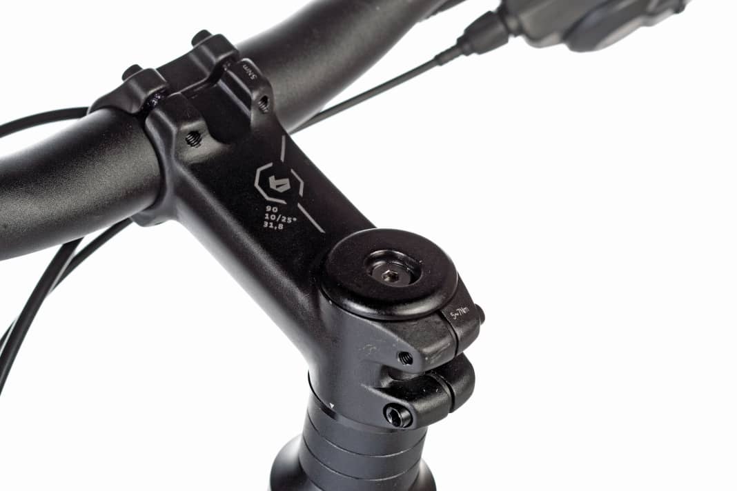 Relaxed and upright or sporty: the stem angle on the Bergamont can be adjusted using an eccentric sleeve.