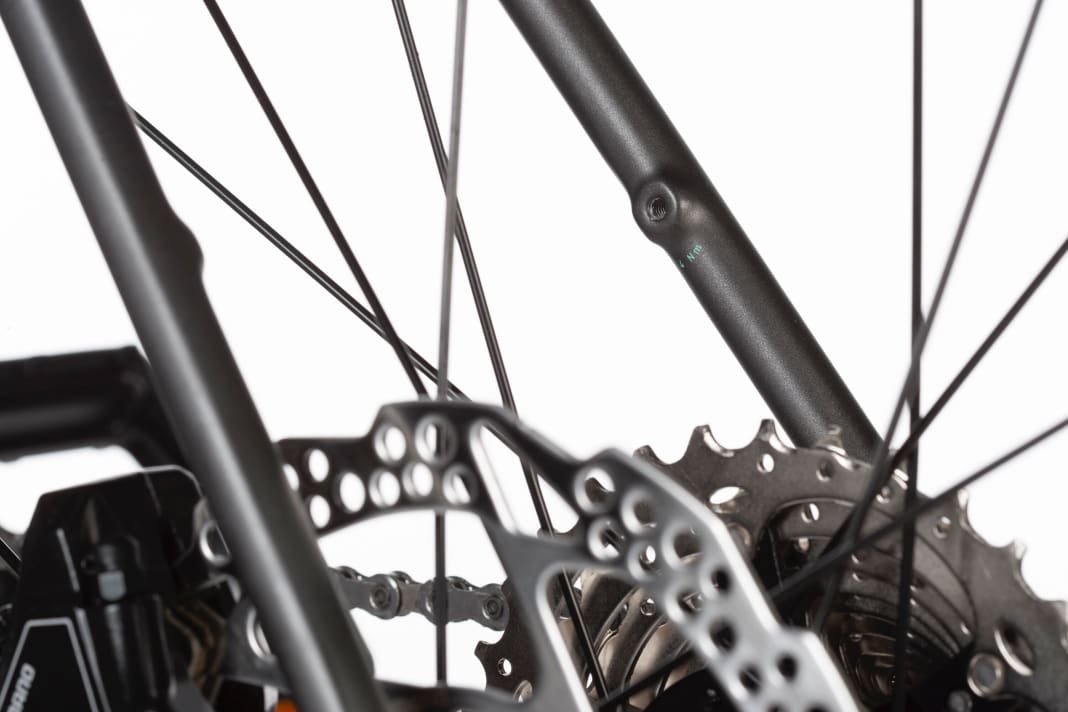 Like Canyon's CF 7.0, all bikes have frame threads for mounting mudguards, some also for pannier racks and parking supports: a clear indication of a wide range of applications.