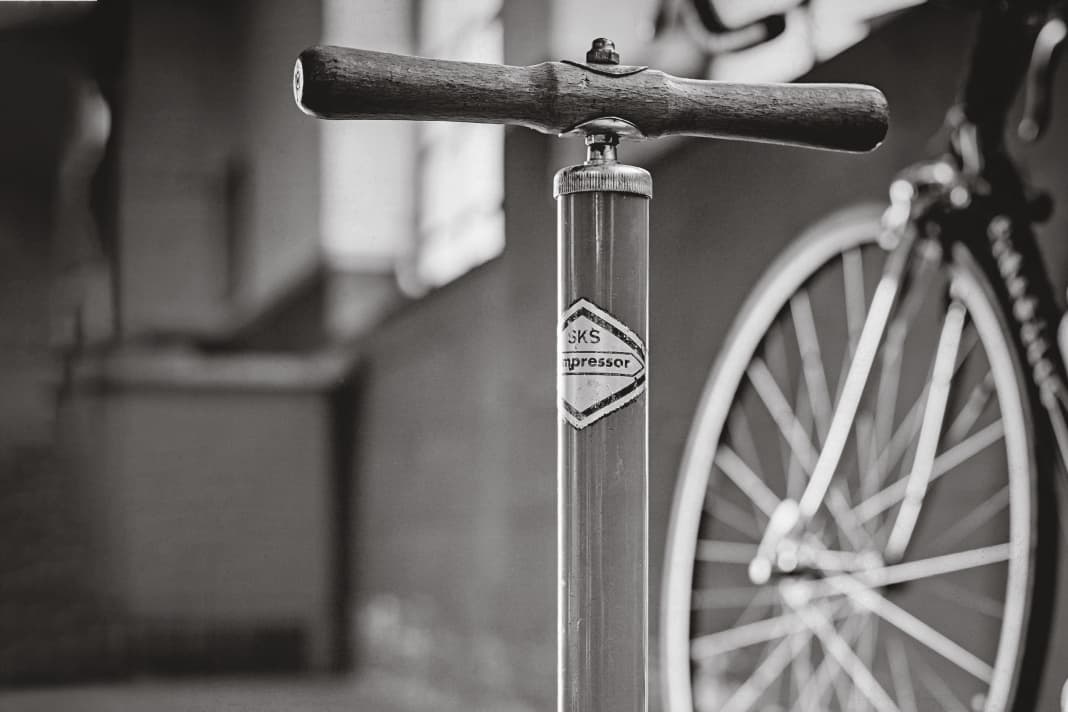 Der SKS-Rennkompressor ist seit mehr als 50 Jahren ein Bestseller unter den Standpumpen und hat dabei sein Äußeres kaum verändert.