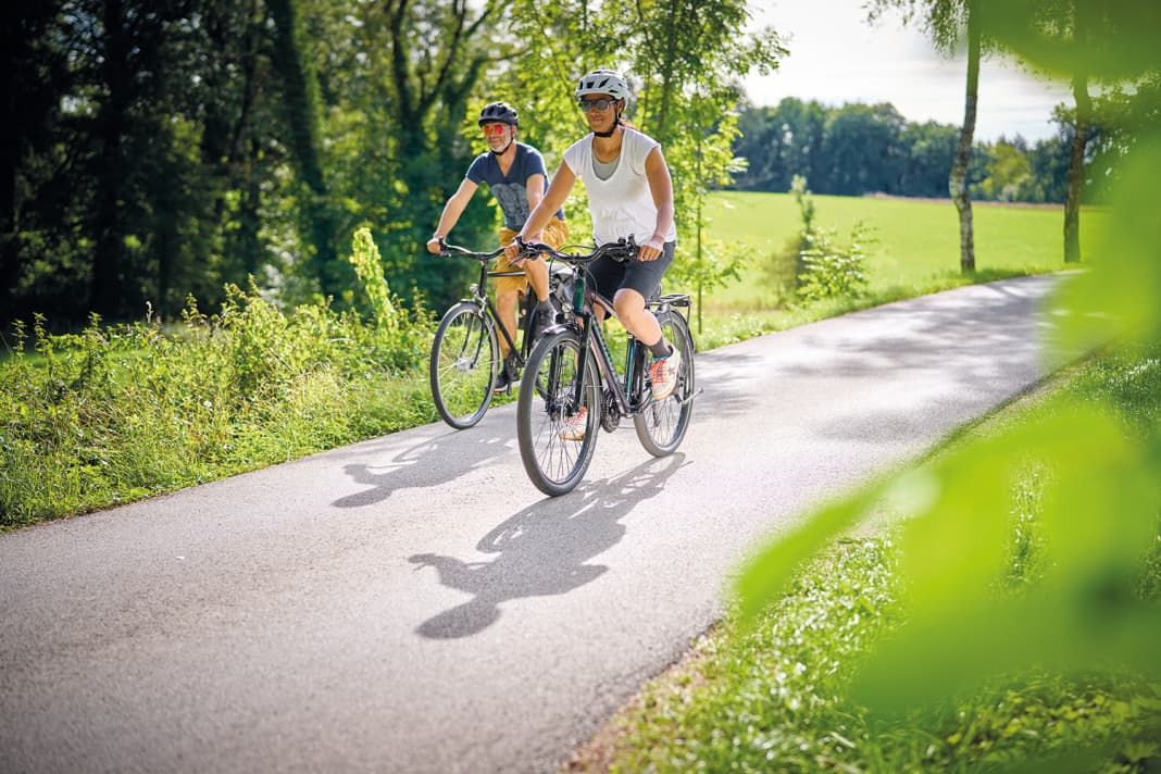 One of the three new handlebars from SQlab is the 302, which can be seen here in use: Ideal for mountain bike tours and travelling