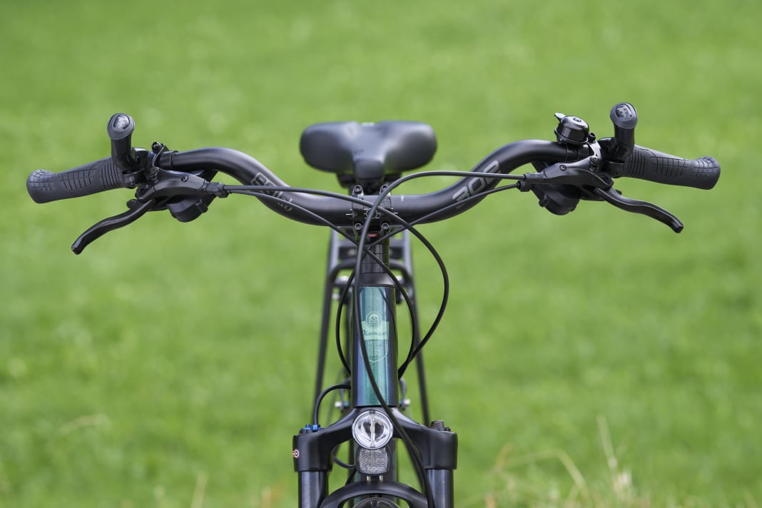 Here the SQlab 302 is mounted on a bike