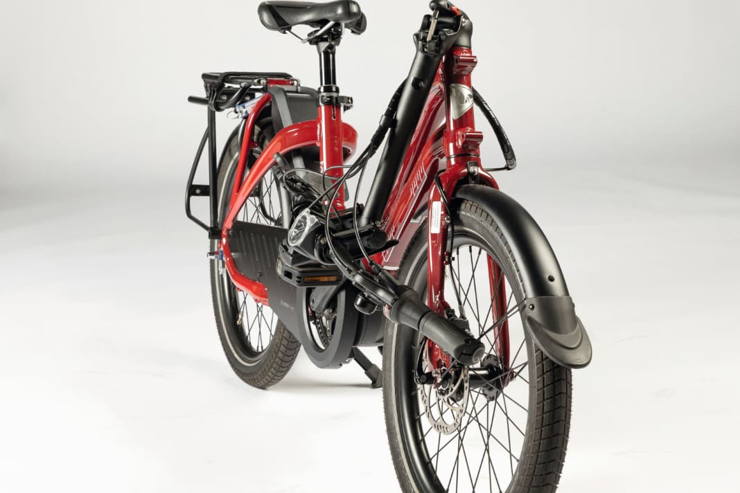 Tern NBD with folded down handlebar mast: This saves space during transport and storage.