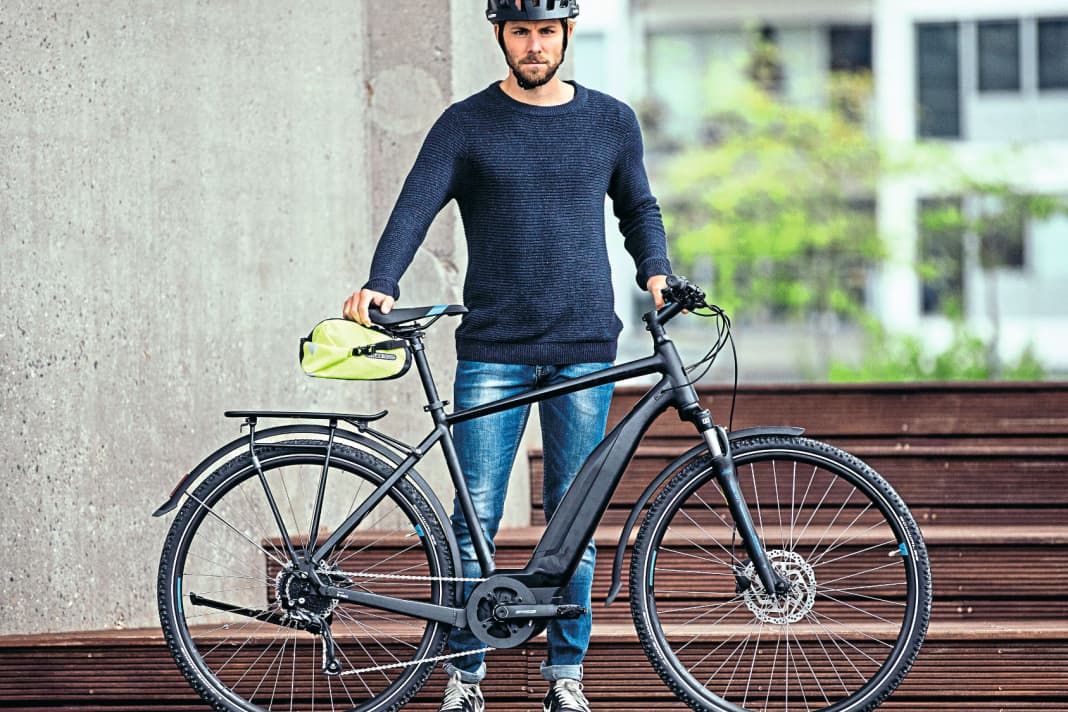 Stow the essentials in the small bag on the saddle and you're ready to go - even if this minimalist equipment only allows for a short ride.