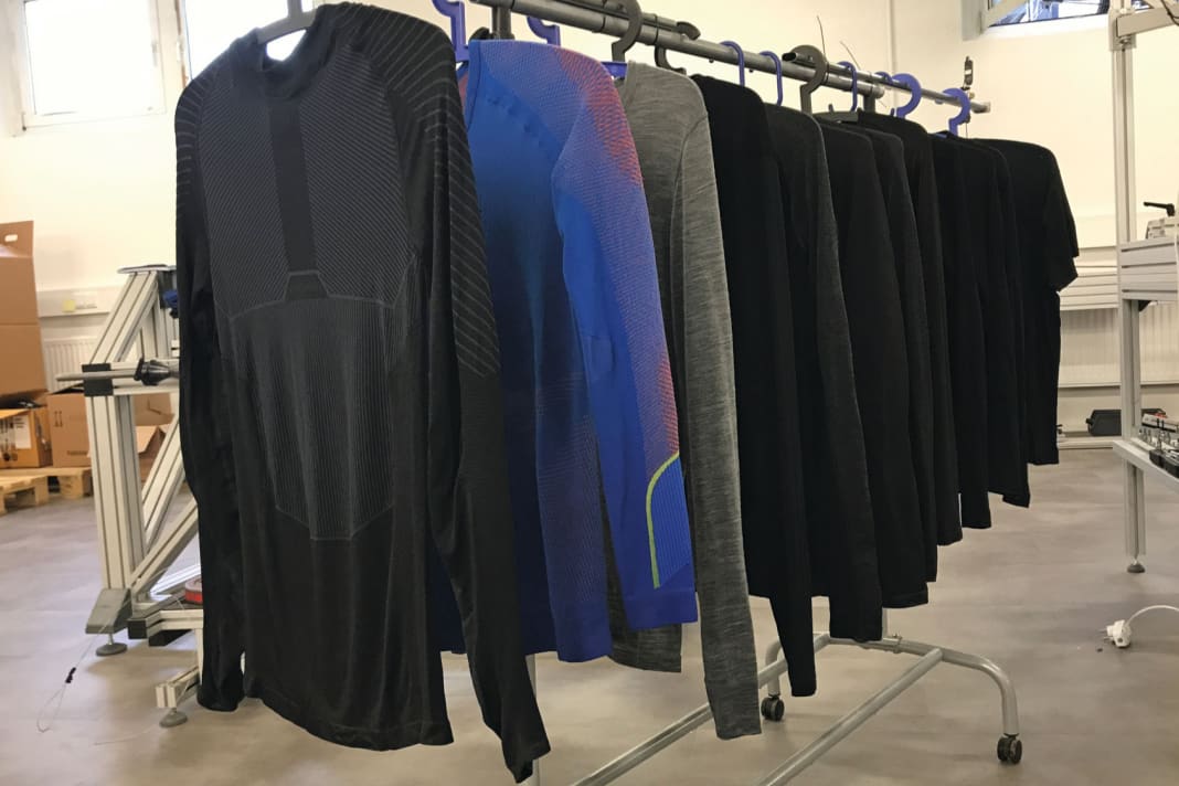 Alle Langarm-Funktionshemden wurden draußen, aber auch unter kontrollierten Ergometer-Bedingungen gefahren. Messungen zu Feuchtigkeitsaufnahme und Trocknungsverhalten ergänzten die Praxistests.