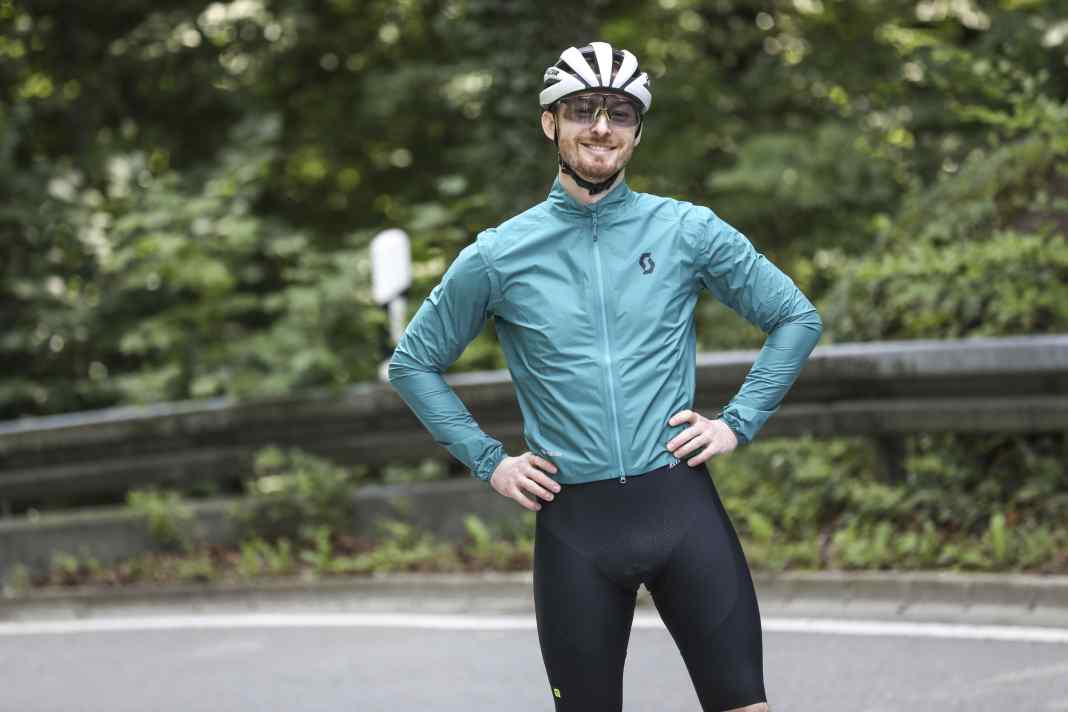 Scott Jacket M's RC Pro GTX WP is available in two colours: turquoise and black