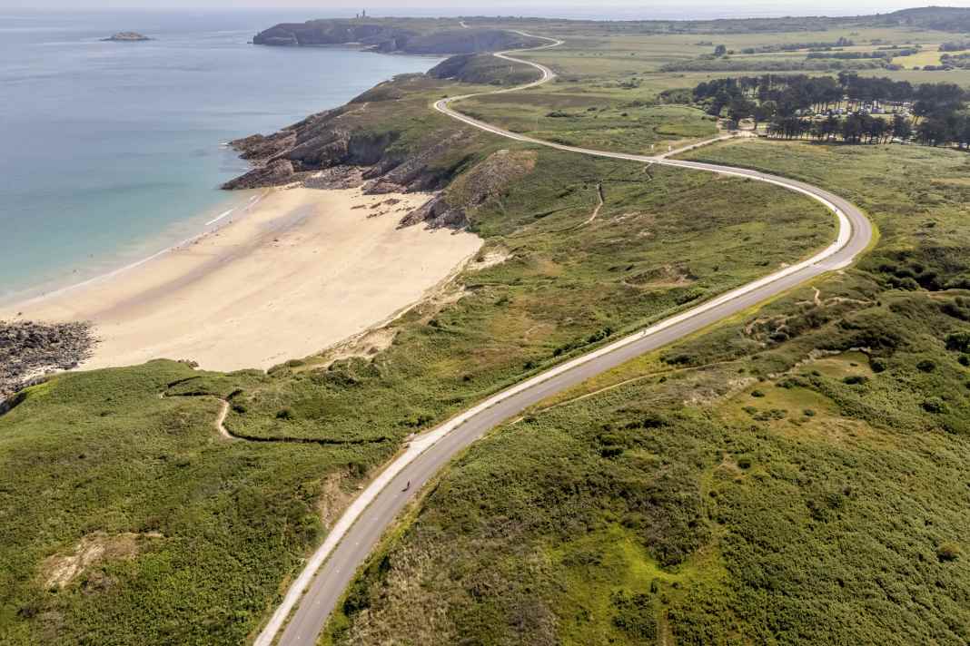 A love of bends: the coastal road winds its way to Cap Fréhel near Plevénon
