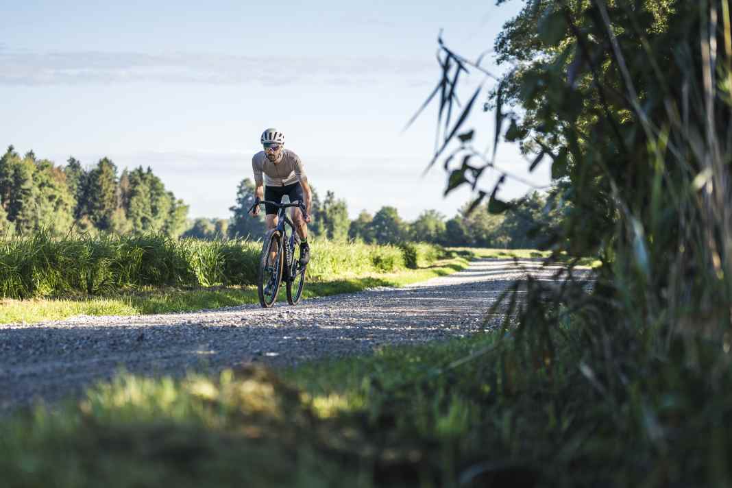 Bikers also benefit from vibration-damping suspension systems on classic gravel terrain.