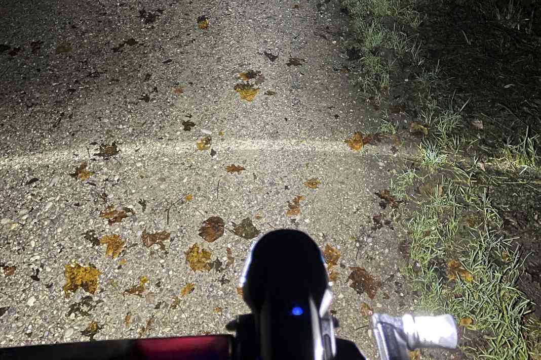Busch & Müller Ixon Rock / Brixxi: Wide light profile with homogeneous illumination far and near